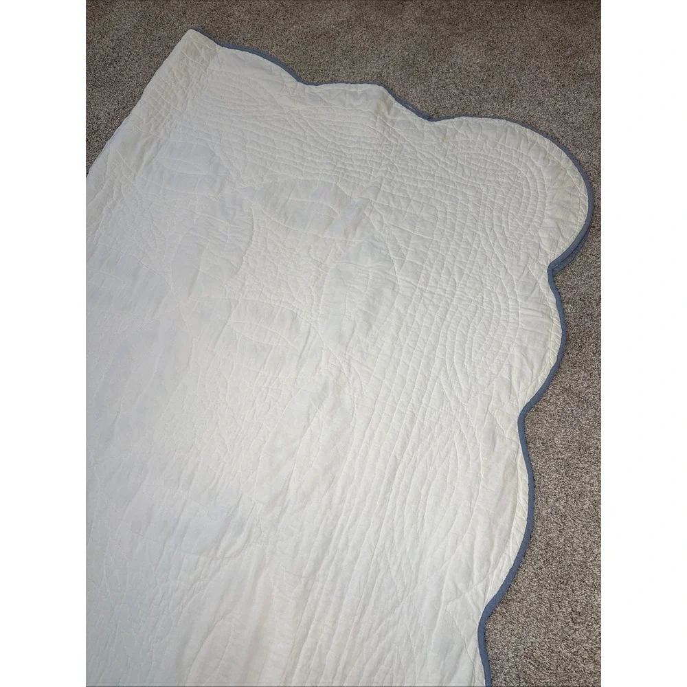 Embroidered Floral Wreath Full‎ Cream Quilt & Shams Scalloped Edge Cottagecore